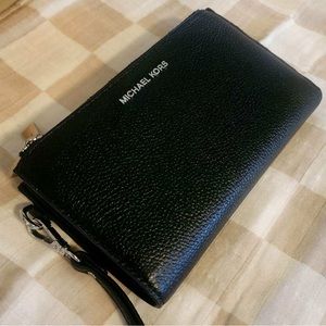 Michael Kors Jet Set Double Zip Wristlet.